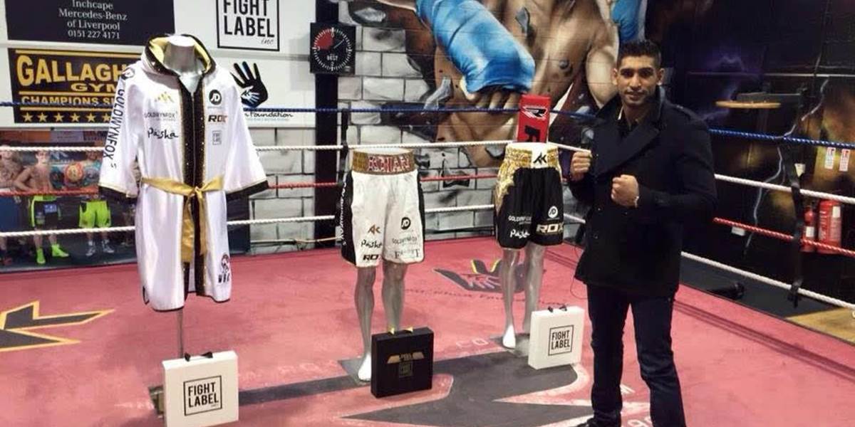 Khan venoval svoje unikátne trenky za 30-tisíc škole v Pešávare