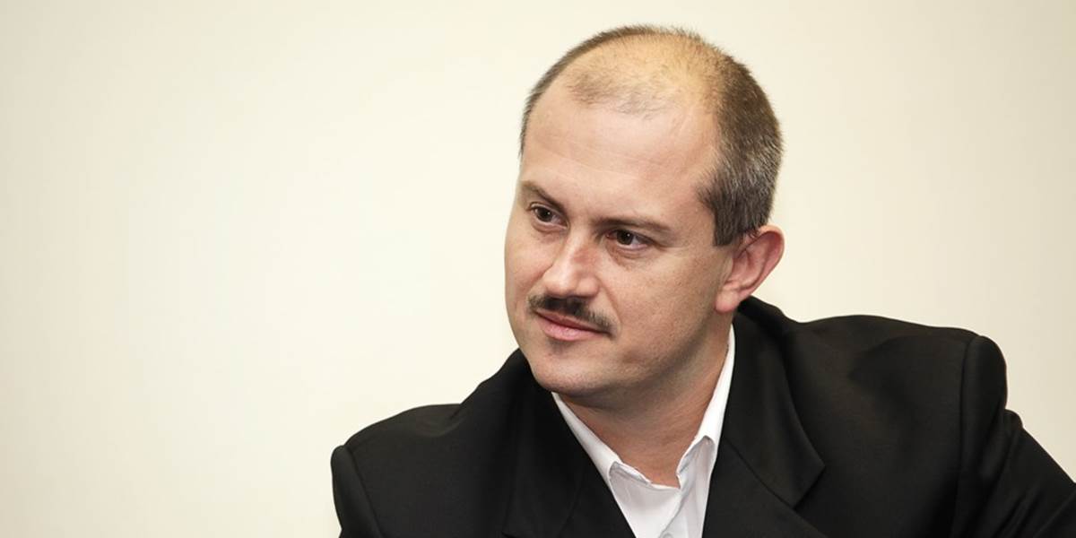 Kotleba tvrdí, že úradníci BBSK ho obdarúvajú dobrovoľne