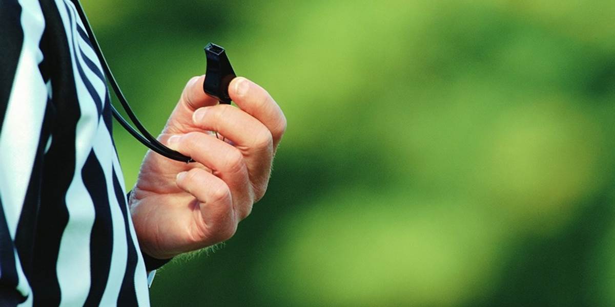 FIFA ruší vekové obmedzenie pre rozhodcov