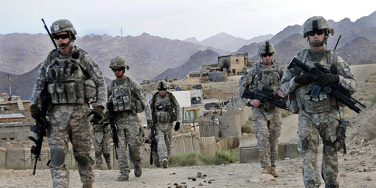 Prví americkí vojaci, ktorí majú cvičiť irackú armádu, dorazia do Iraku v januári