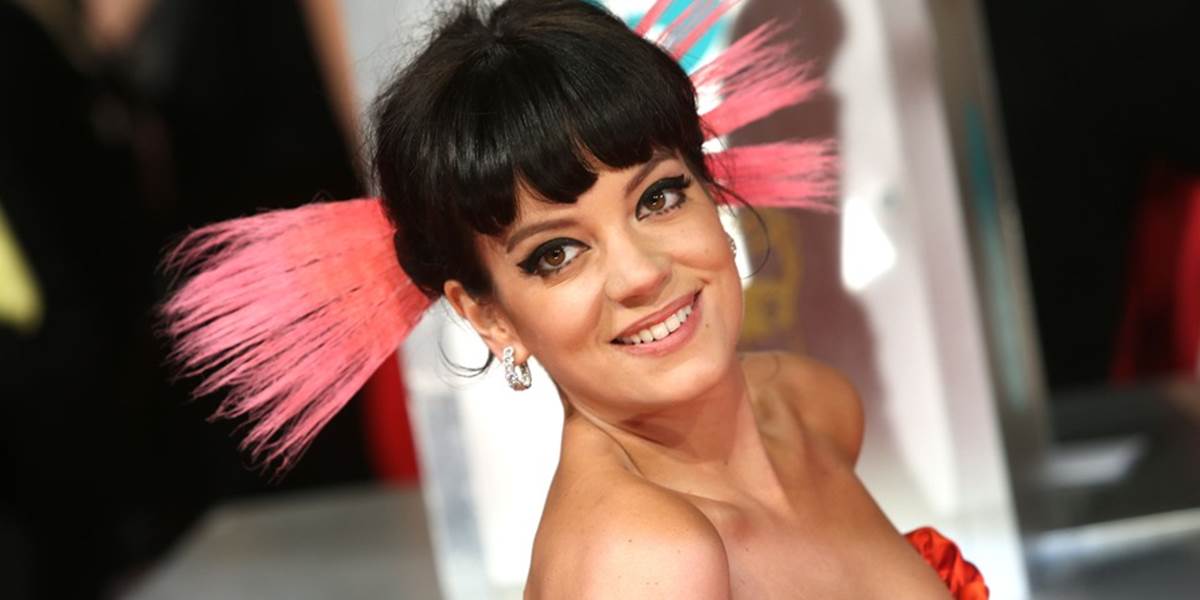 Lily Allen nakupuje darčeky počas celého roka