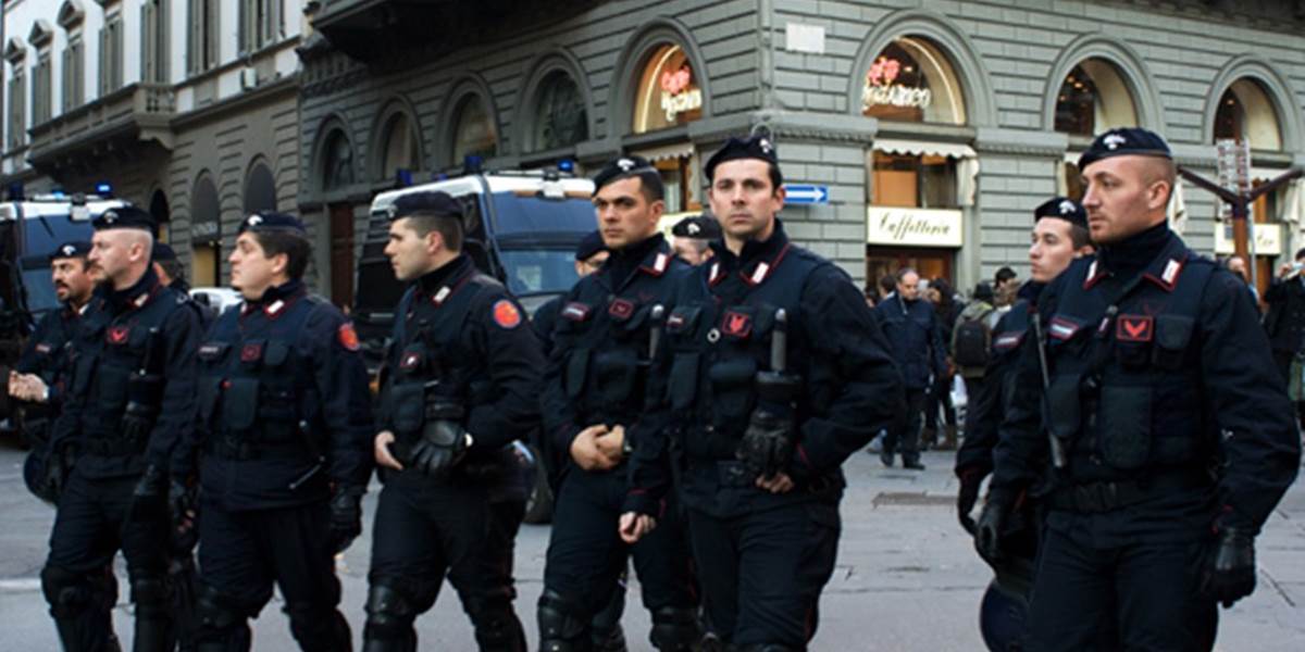 Talianska polícia zasiahla proti neonacistom, zatkla 14 ľudí
