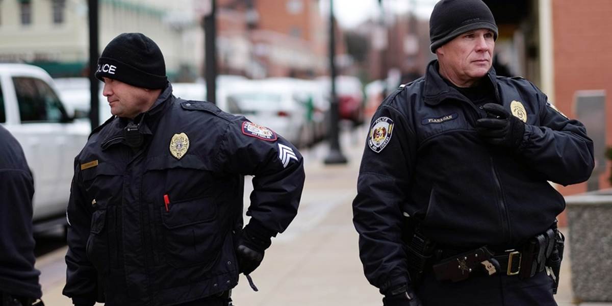 Americkí policajti postrelili Kanaďana s replikou zbrane!