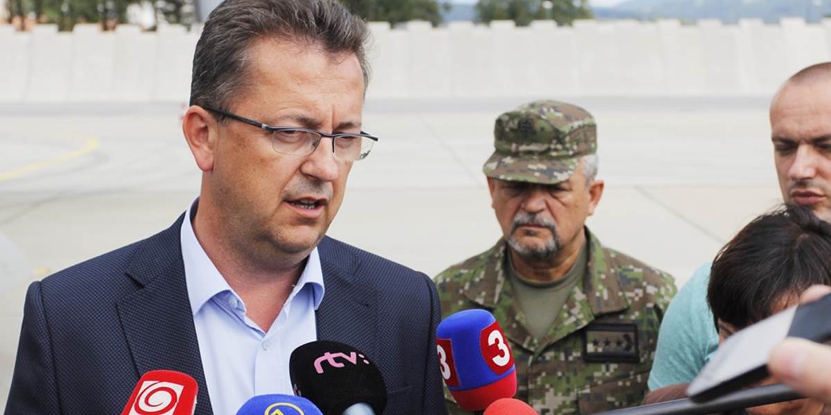 Minister Glváč povolí vojakom cez sviatky prípitok