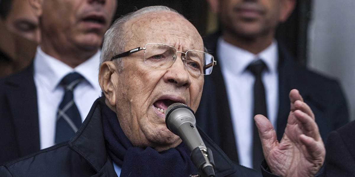 V druhom kole prezidentských volieb v Tunisku zvíťazil Sabsí