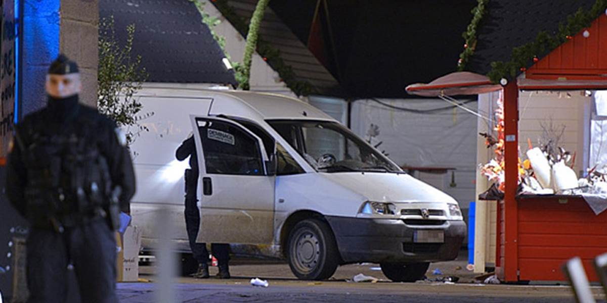 Vodič dodávky v meste Nantes zámerne narazil na vianočných trhoch do ľudí, desať zranil