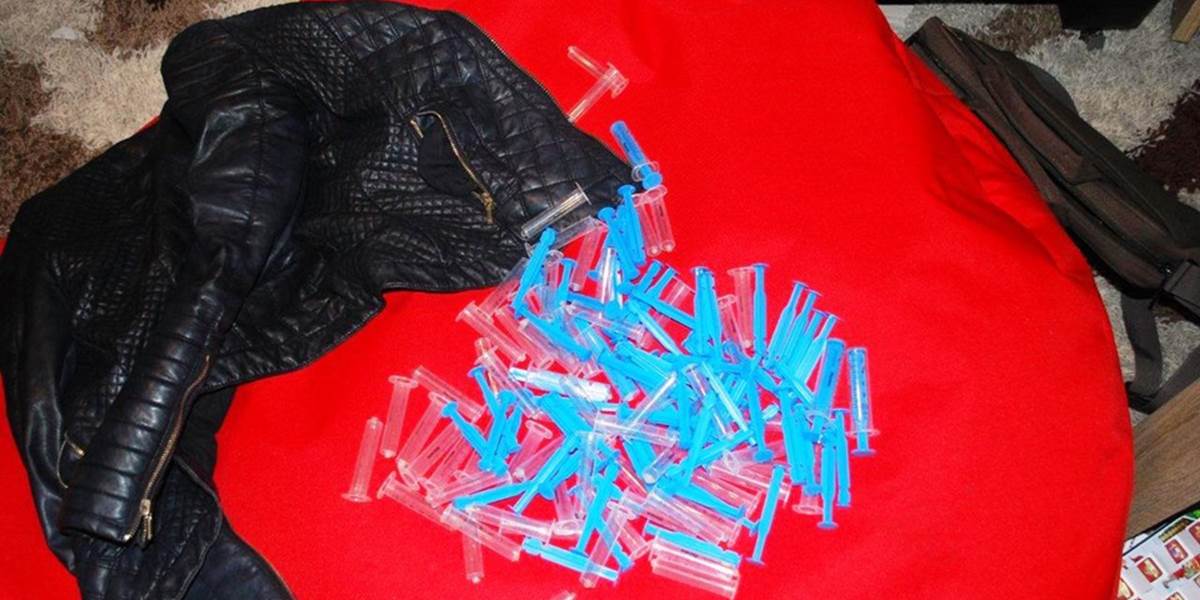 Na obchod s drogami využívali mŕtve schránky