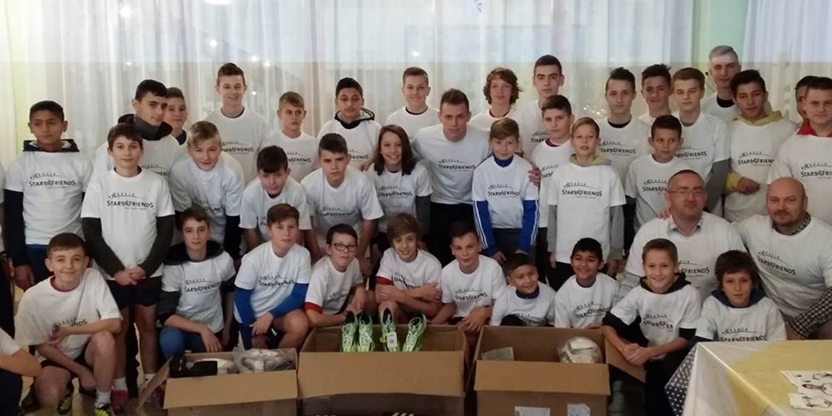 FOTO Duda potešil darčekmi deti v Snine