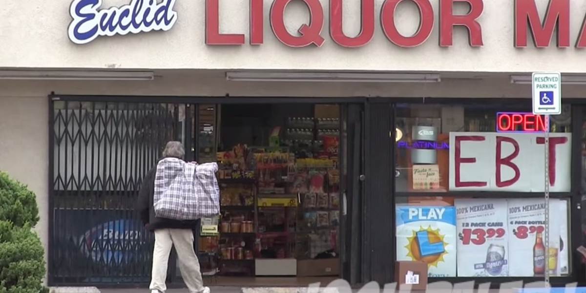 VIDEO Bezdomovec dostal peniaze, ihneď odišiel do obchodu s alkoholom: Stalo sa to, čo nikto nečakal!
