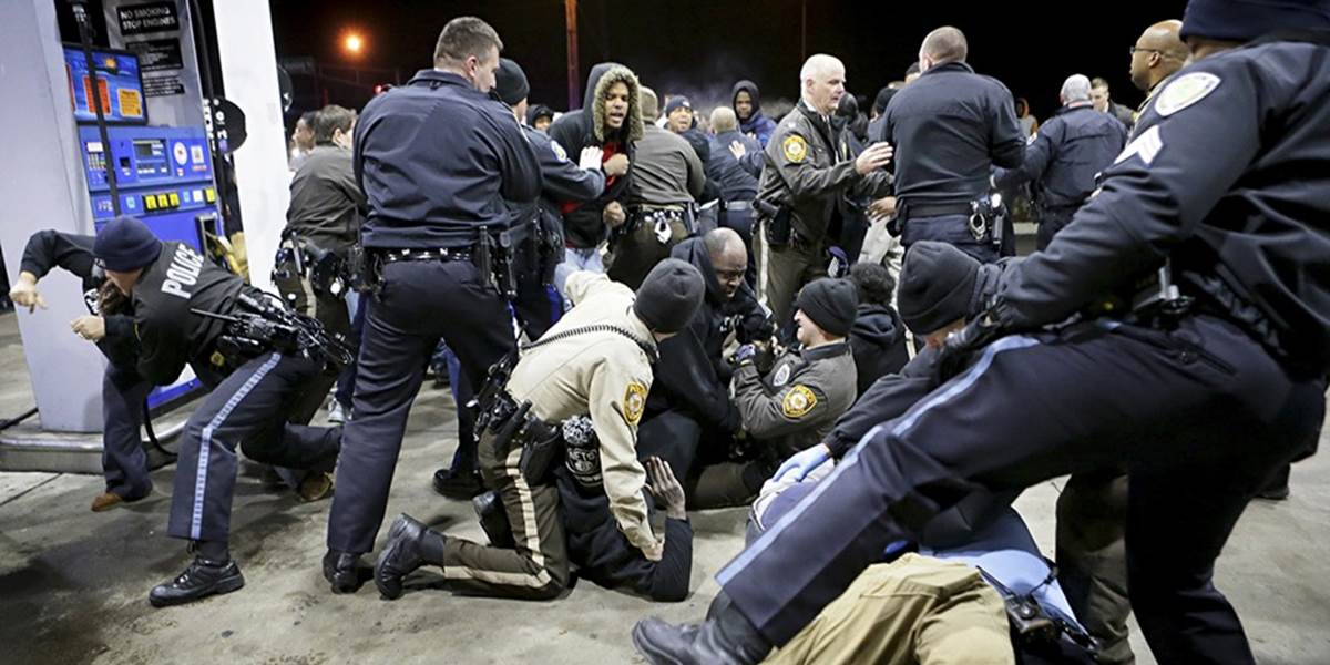 Americký policajt zastrelil ozbrojeného černošského mladíka