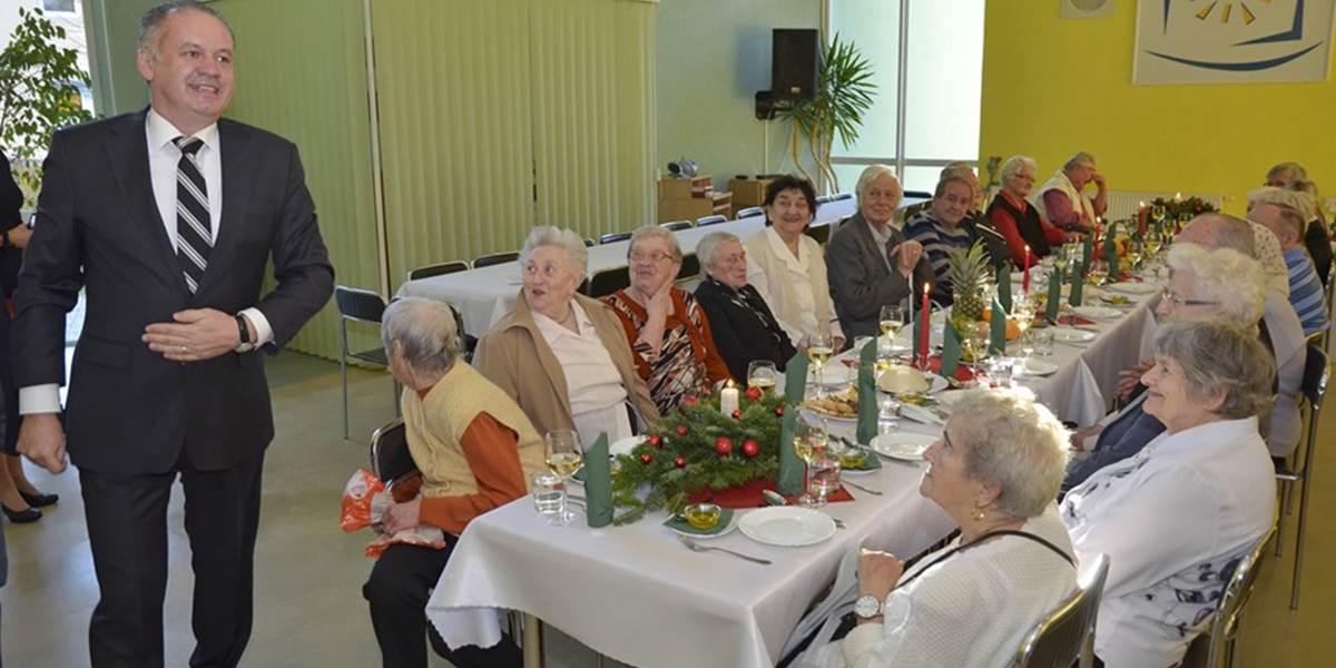 FOTO Prezident Andrej Kiska sa dnes naobedoval s miestnymi seniormi