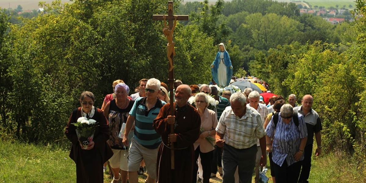 Panna Mária sa údajne zjavuje v Dechticiach už dvadsať rokov