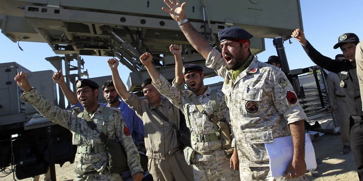 Iránska armáda začína okolo Hormuzského prielivu rozsiahle vojenské cvičenie