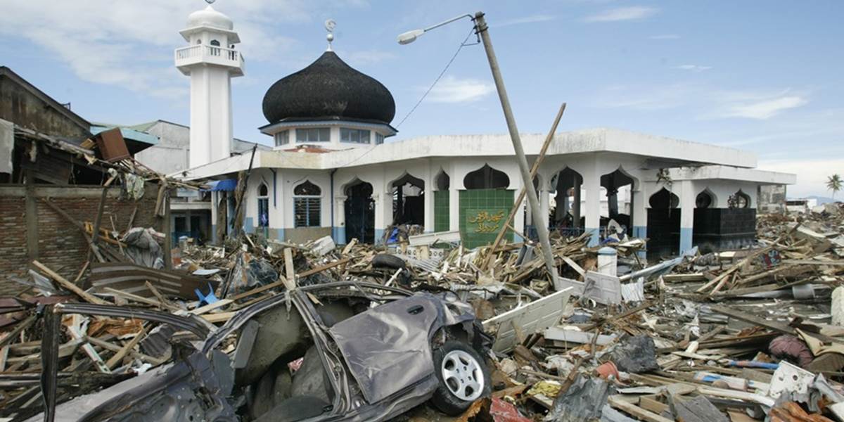 Svet si pripomína 10. výročie tragédie spôsobenej v južnej Ázii vlnami cunami