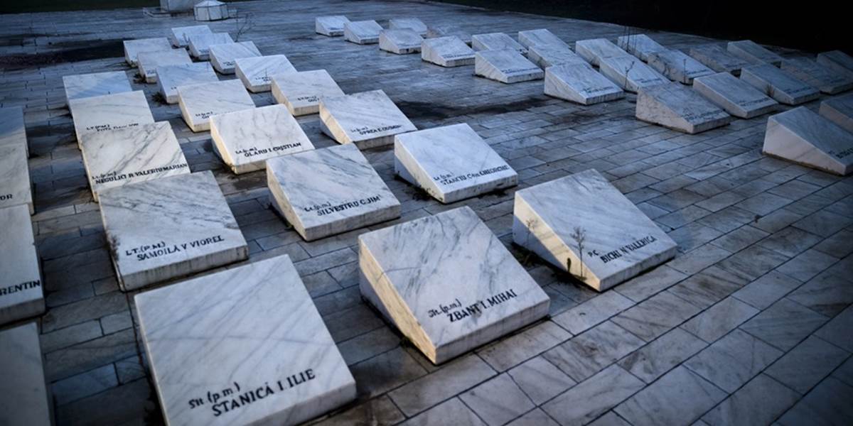 25 rokov po smrti Ceaušesca sa pri jeho hrobe zišlo 15 stúpencov