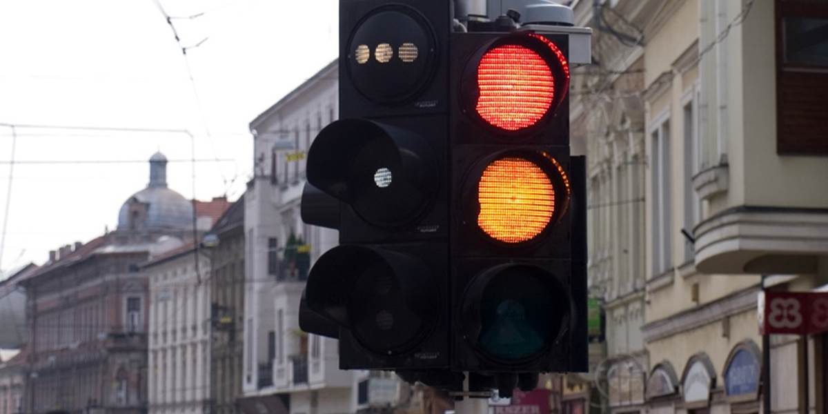 Žena nerešpektovala červenú ,skončila v nemocnici