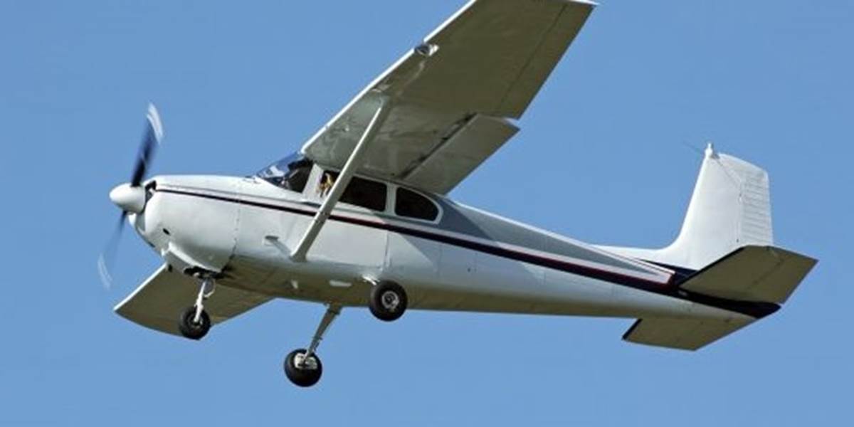 Až sedem ľudí zahynulo pri páde malého lietadla