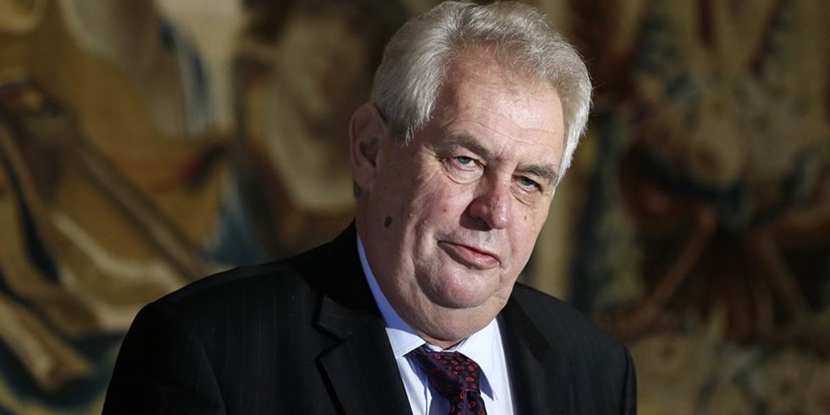 Zeman vo vianočnom posolstve chválil vládu a hanil svojich kritikov