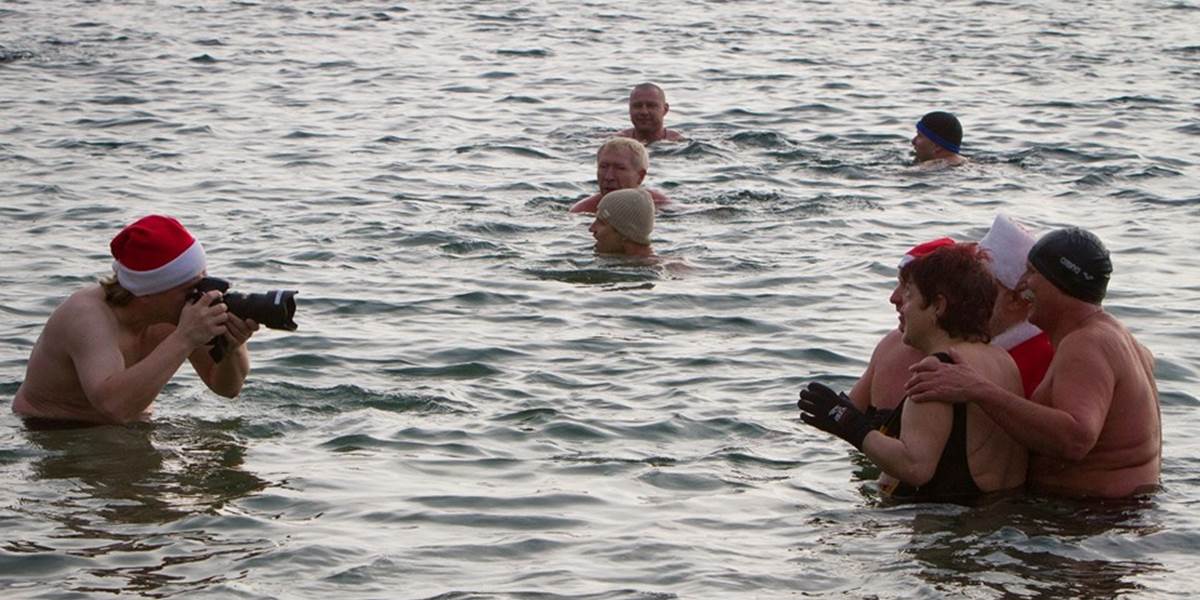 Vo Váhu si zaplávalo osemdesiatjeden otužilcov