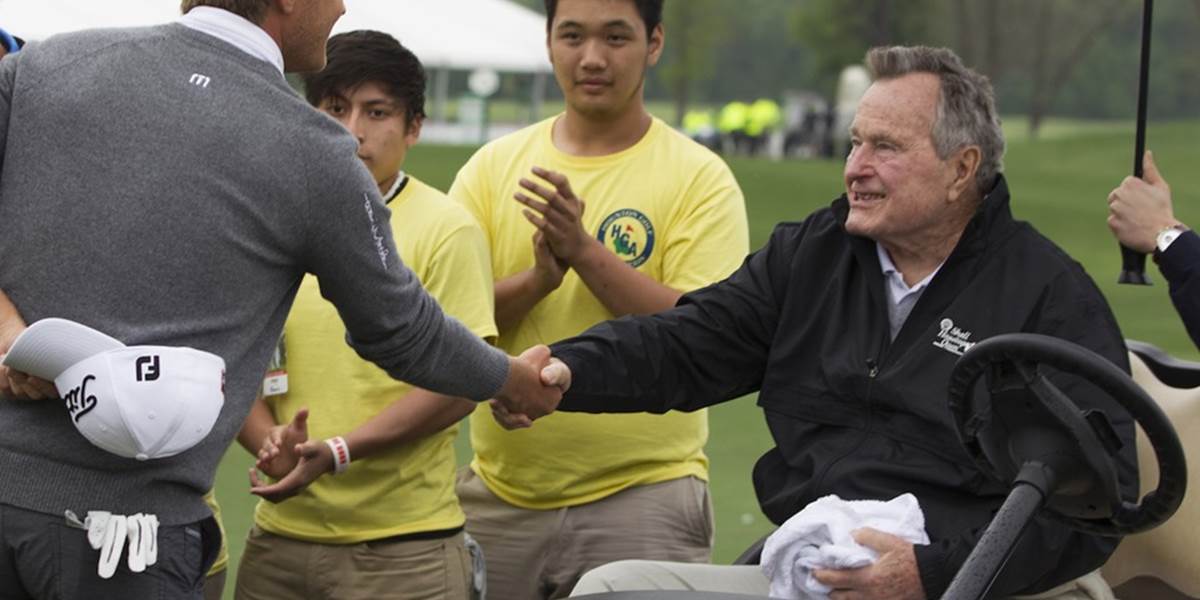 Exprezident George H. W. Bush ostáva v nemocnici