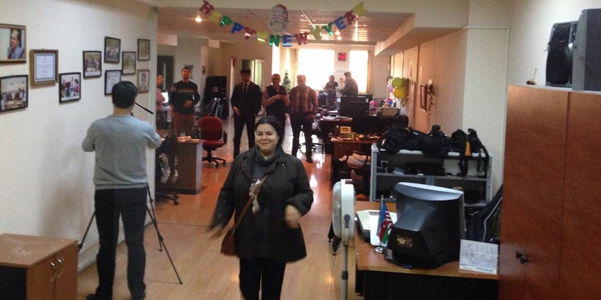 Azerbajdžanské úrady po razii zatvorili redakciu Rádia Slobodná Európa