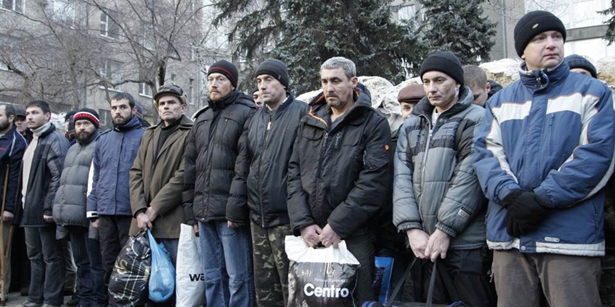 Vláda a povstalci si vymenili stovky zajatcov