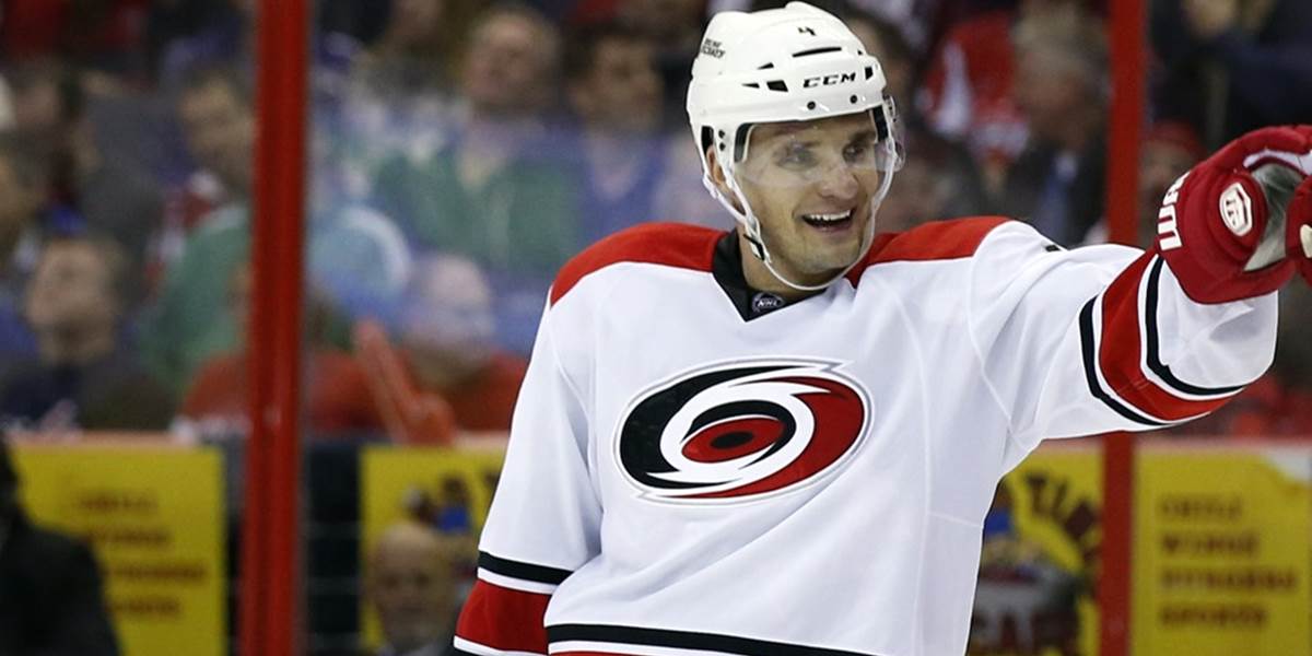 NHL: Sekera sa postaral o jediný gól Caroliny