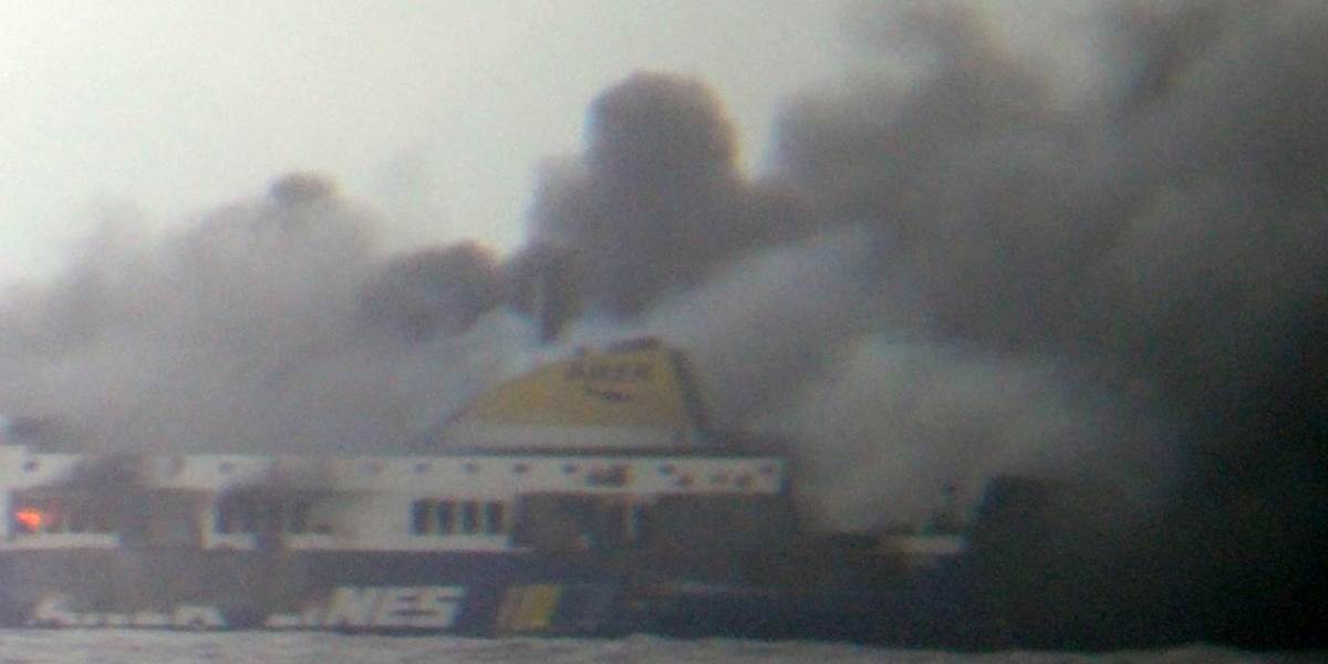 Dráma na mori: Na trajekte vypukol požiar, cestujúcich evakuujú!