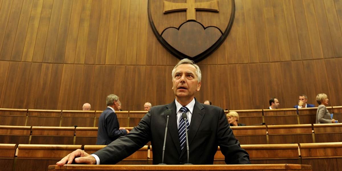 KDH nechce ísť do vlády so Smerom ani so SaS, naznačil Figeľ