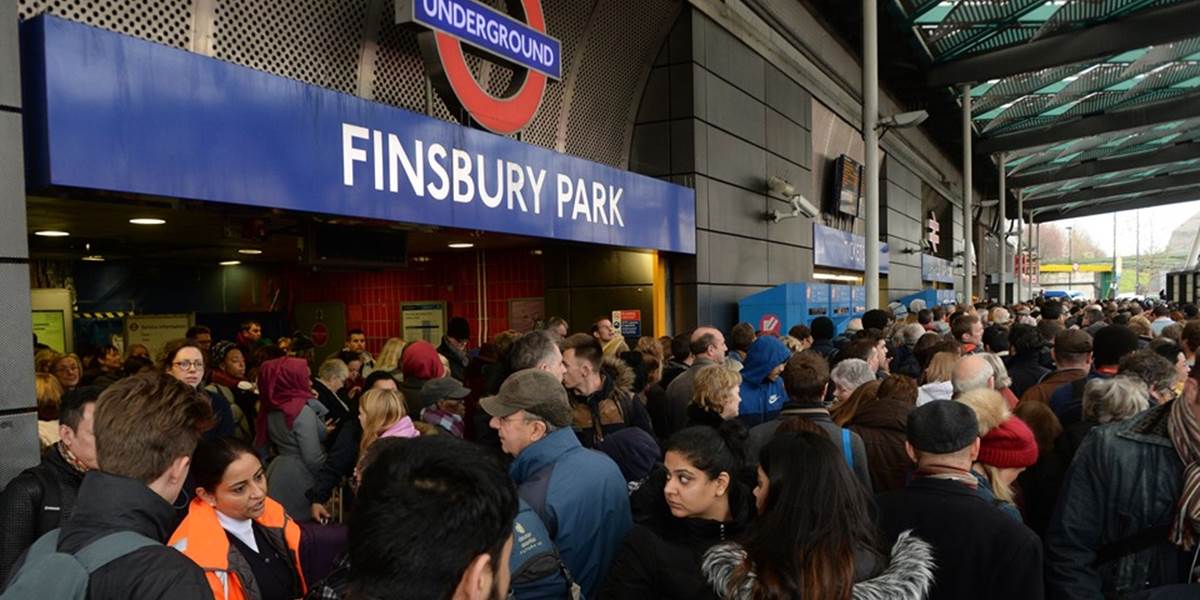 Chaos na železnici v Londýne musela riešiť privolaná polícia