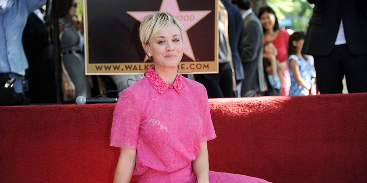 Kaley Cuoco podstúpila operáciu prínosových dutín