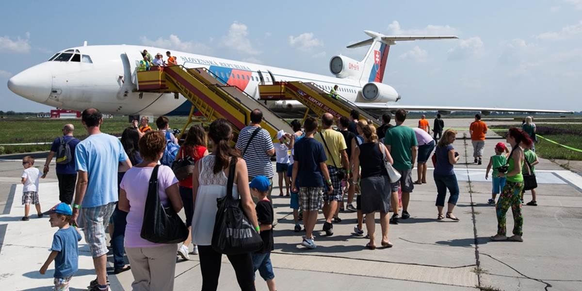 Lietadlá vládnej letky vzbudzujú pozornosť na každom letisku