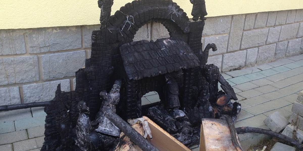 V Čaklove zhorel na Vianoce drevený Betlehem