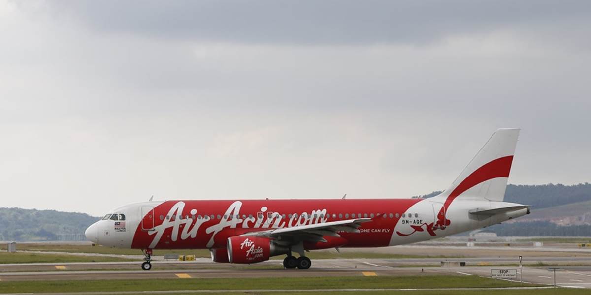 Pátranie po zmiznutom malajzijskom lietadle pre tmu prerušili