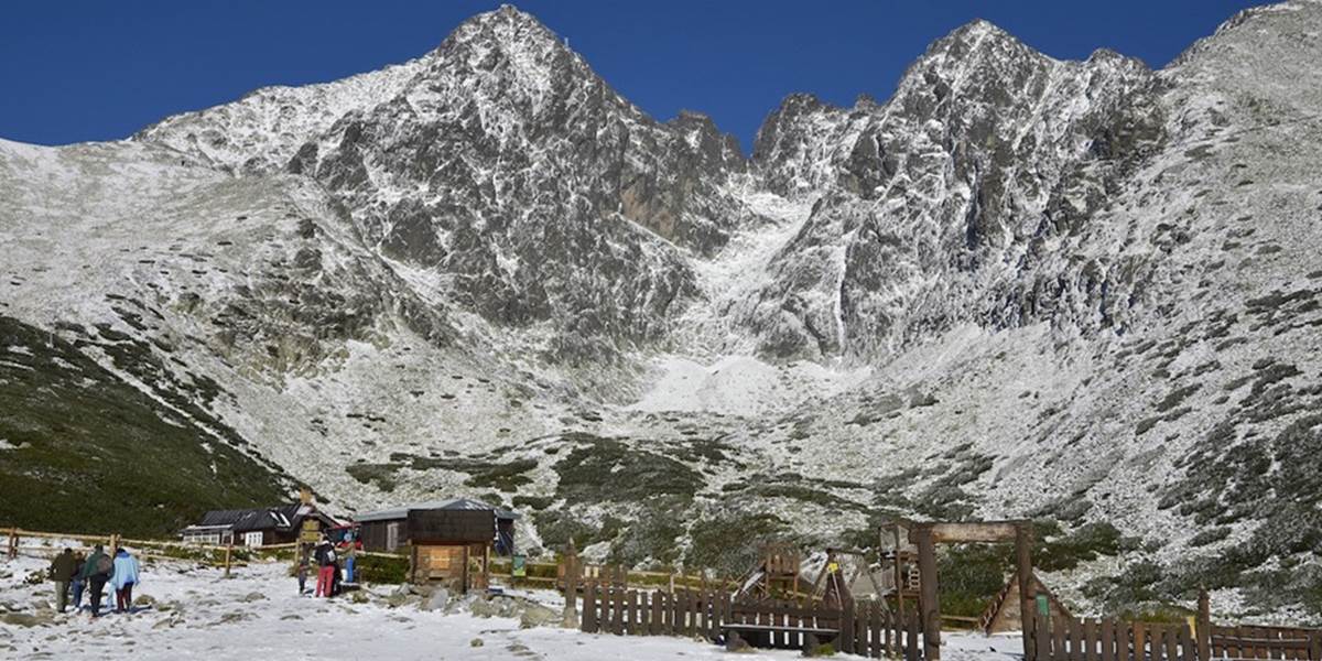 Dvojica turistov uviazla na hrebeňoch Malej Fatry