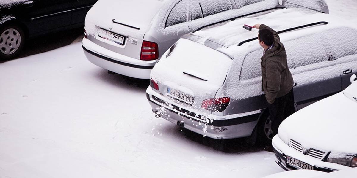 Meteorológovia varujú pred vetrom aj snehovými závejmi