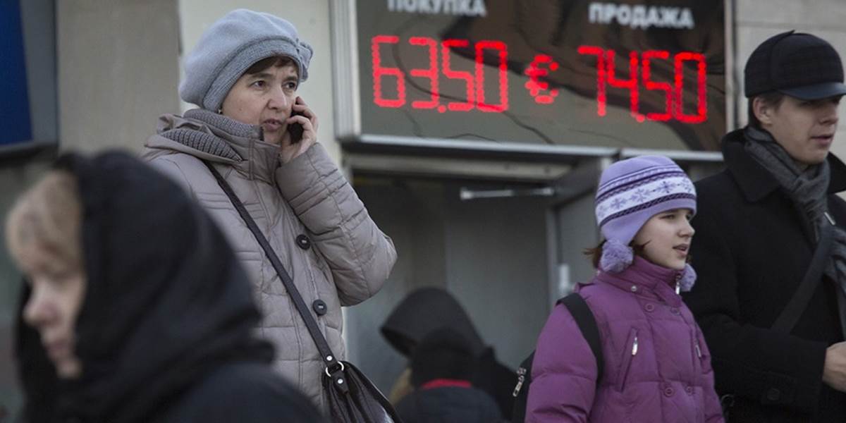 Kurz rubľa opäť výrazne klesol, vláda podporí banky biliónom rubľov