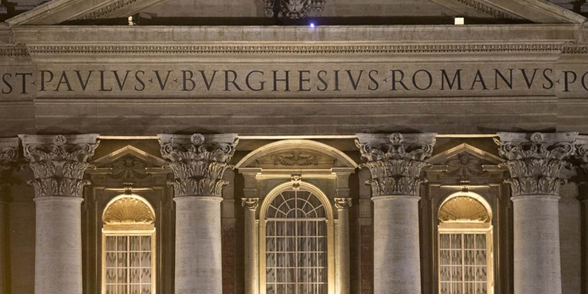 Muž, ktorý vyliezol na Chrám sv. Petra, bude na prelome rokov vo väzbe