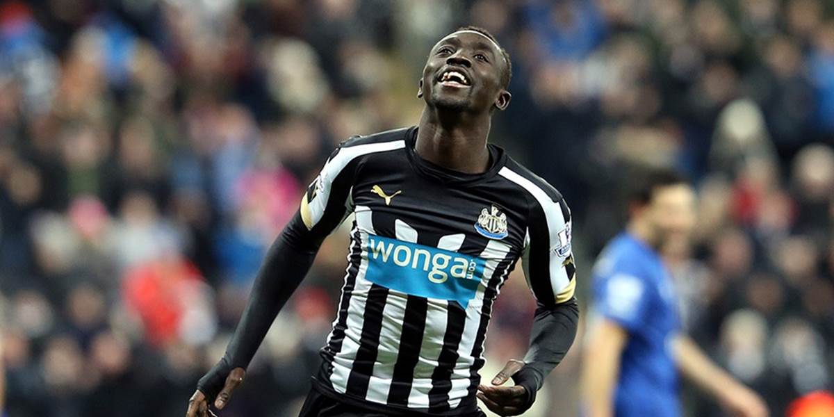Útočník Newcastlu Cisse obvinený z násilného správania