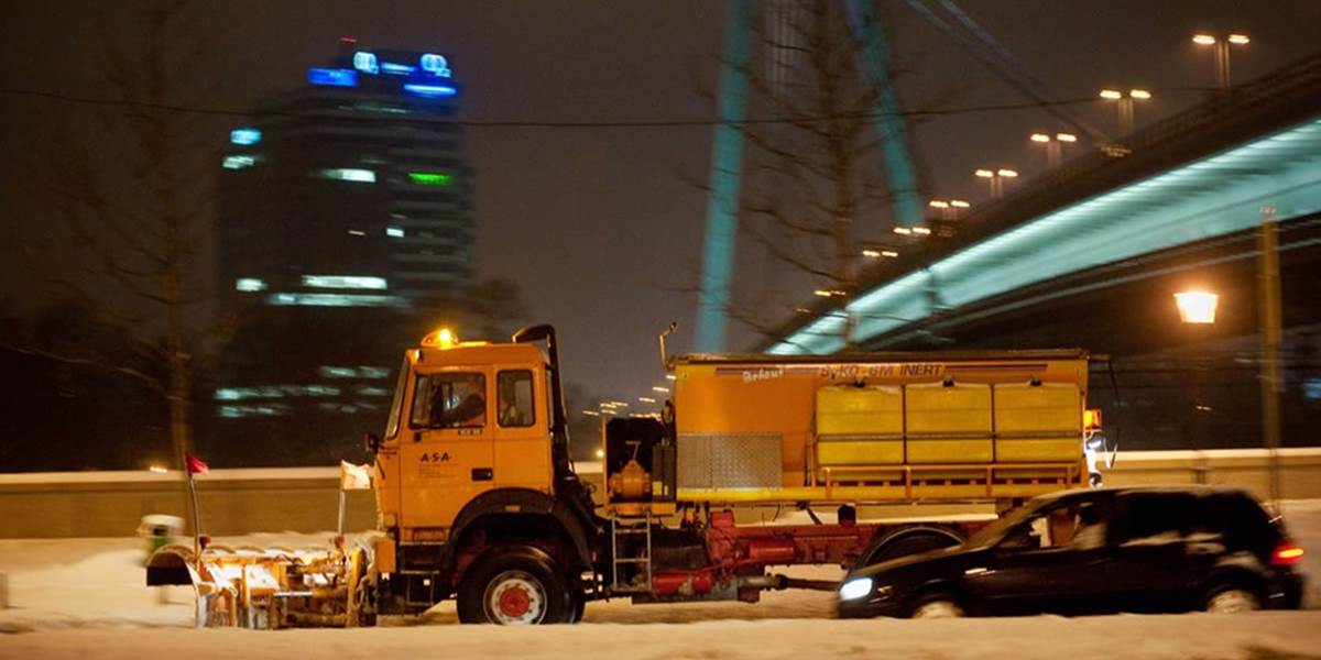 Na údržbu ciest v Bratislave už minuli vyše 700 ton posypovej soli