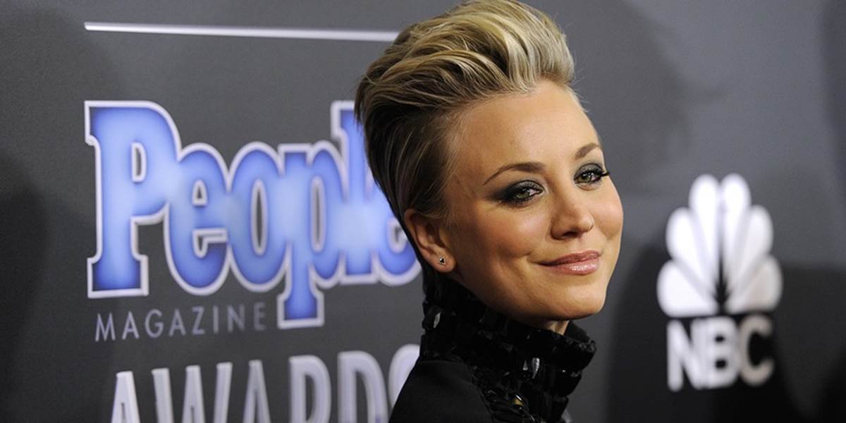 Nebola som na plastike, bráni sa Kaley Cuoco