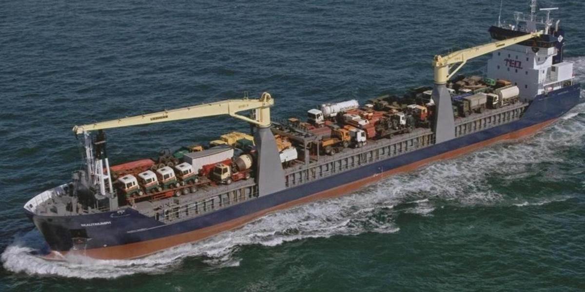 Moldavská loď hlási: Máme na palube ozbrojencov!