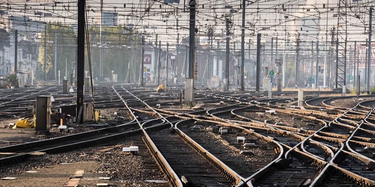 V okolí stredočeského Kolína sa zrazili dva vlaky: Zranilo sa viacero ľudí!