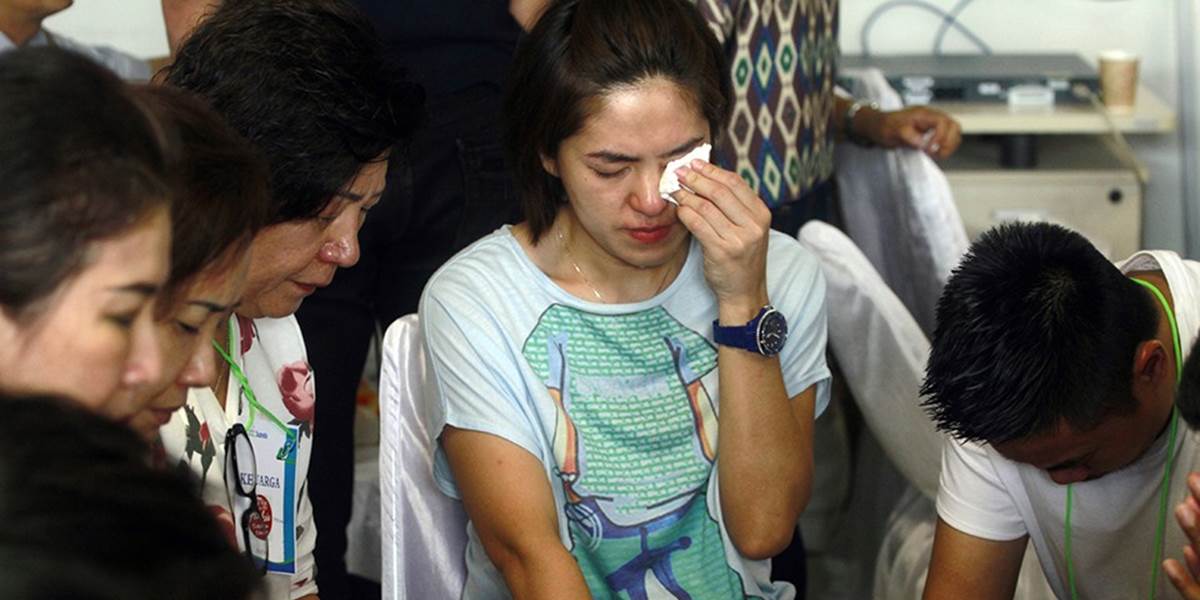 Príbuzní obetí havarovaného lietadla prežívajú šok