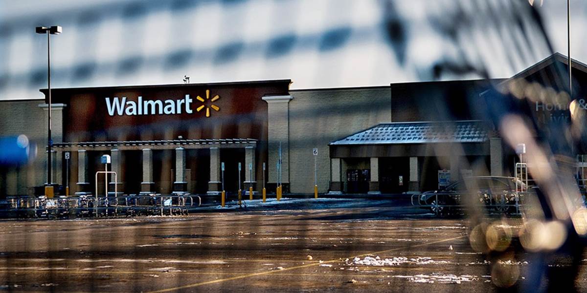 Obrovské nešťastie: Dvojročný chlapec v americkom Walmarte omylom zastrelil svoju matku!