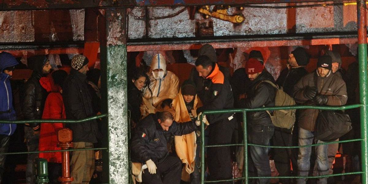 Na palube nákladnej lode Blue Sky M bolo takmer 1000 utečencov