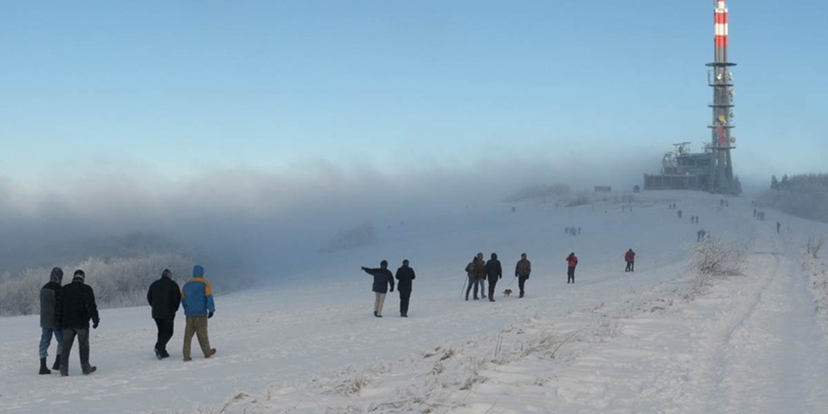 Na vrchu Veľká Javorina oslávili koniec roka tisíce Čechov a Slovákov