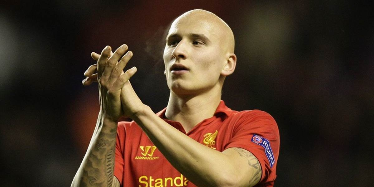 Obranca Swansea Shelvey so štvorzápasovým dištancom za hrubé správanie