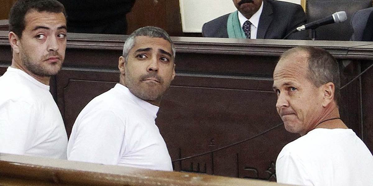 Egyptský najvyšší súd zrušil rozsudky nad trojicou novinárovi al-Džazíry