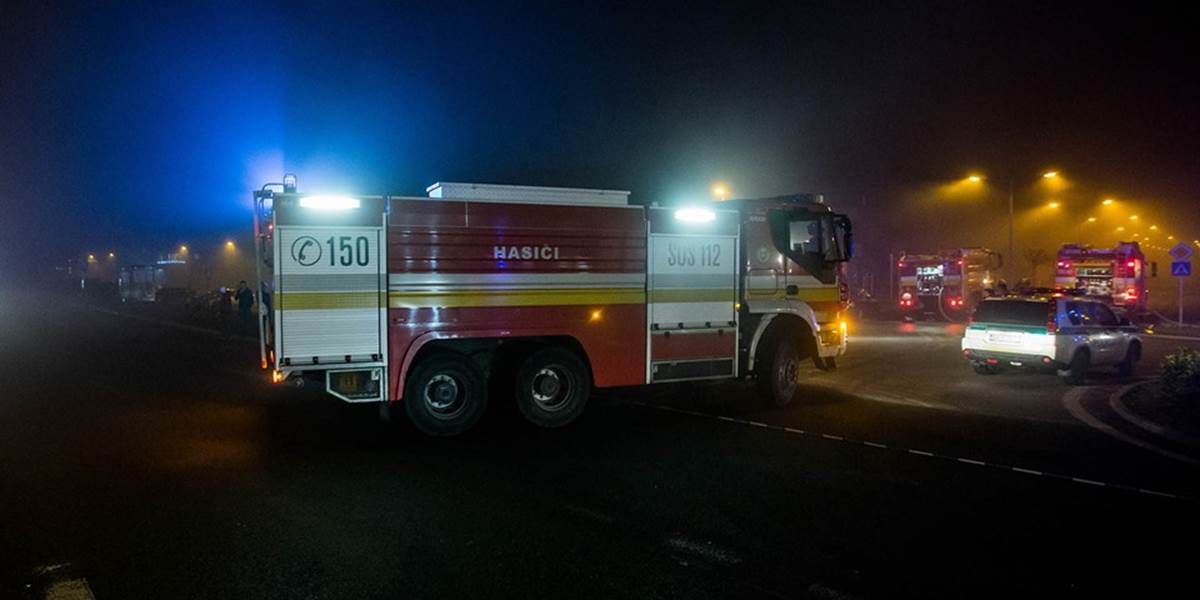 Prešovskí hasiči likvidovali požiar stodoly aj chaty